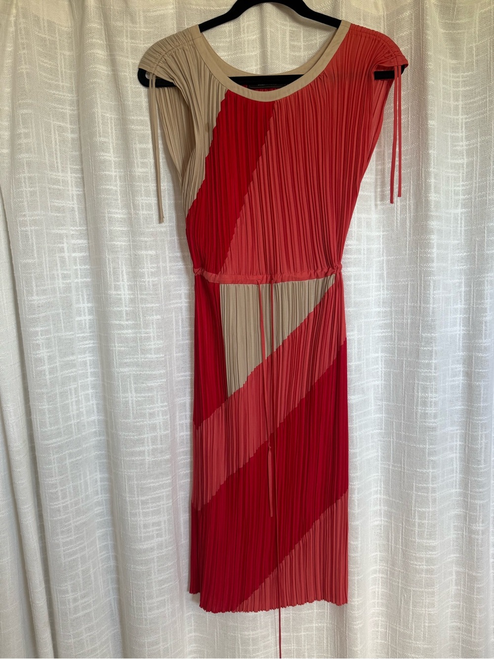 BCBGMaxAzria Red and Beige Pleated Colorblock Midi Dress
